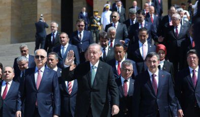 30 Ağustos’ta da aynı rezalet: Anıtkabir’de yine ‘Recep Tayyip Erdoğan’ sloganları yükseldi!
