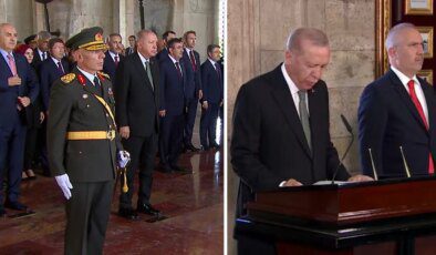 Devlet erkanı Anıtkabir’deydi… Erdoğan ‘Özel Defter’i imzaladı: ‘Emanetiniz olan Türkiye Cumhuriyeti emin ve ehil kadroların riyasetinde tam bir emniyet içinde’