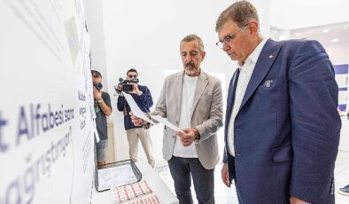 İzmir’in geleceğini anlatan sergi ‘İz’in Peşinde Şehrin İçinde’ açıldı