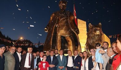 Keçiören’de 30 Ağustos Zafer Anıtı görkemli törenle açıldı