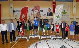 Minik raketler Osmangazi’de kıyasıya mücadele etti