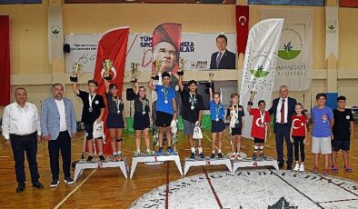 Minik raketler Osmangazi’de kıyasıya mücadele etti