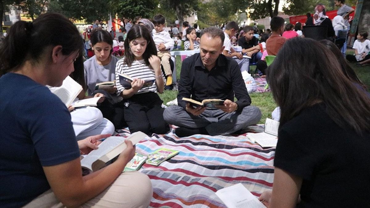 Ailelerle Kitap Okuma Aktiviteleriyle Dijital Bağımlılığa Karşı Aile Odaklı Proje: Okuyan Aile Güçlü Gelecek