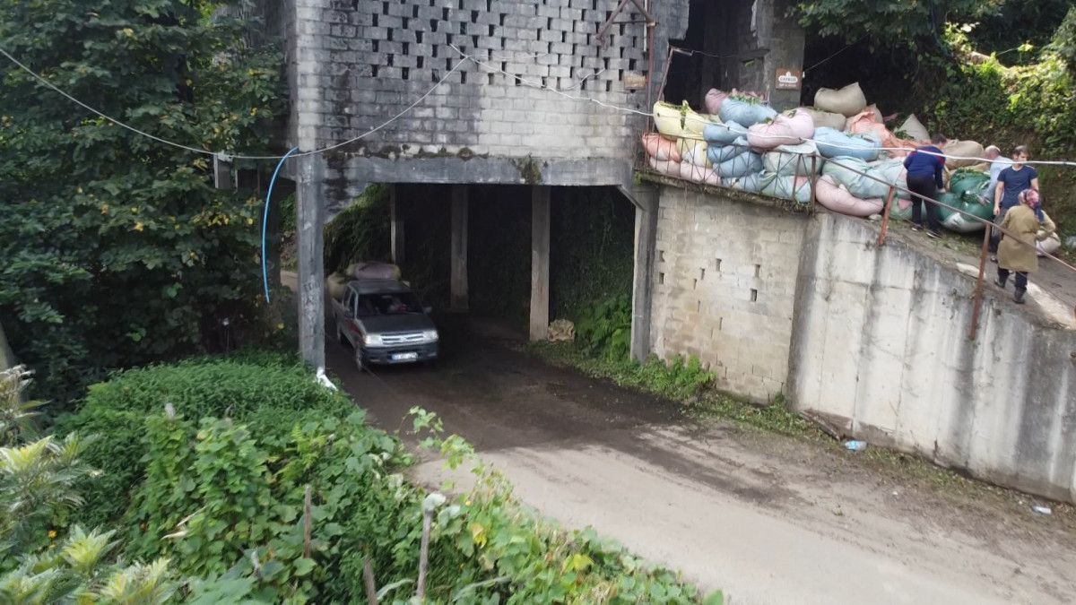 Doğunun Zekice Çözümü: Yol Üstüne Kurulan Çay Alım Alanı
