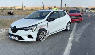 Edirne’de Kırmızı Işıkta Çarpışan İki Otomobilde Yaralanan Sürücü