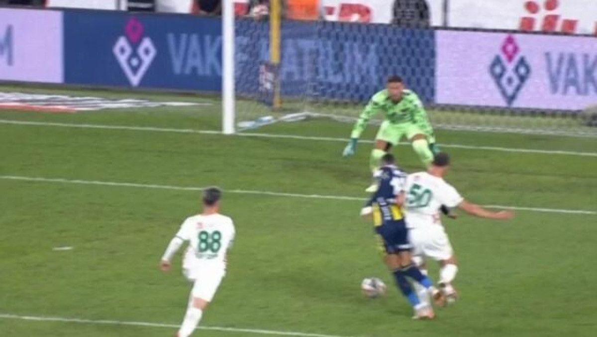 Fenerbahçe-Alanyaspor Maçındaki Hakem Kararları Üzerine Uzman Yorumları ve Anlık Değerlendirmeler