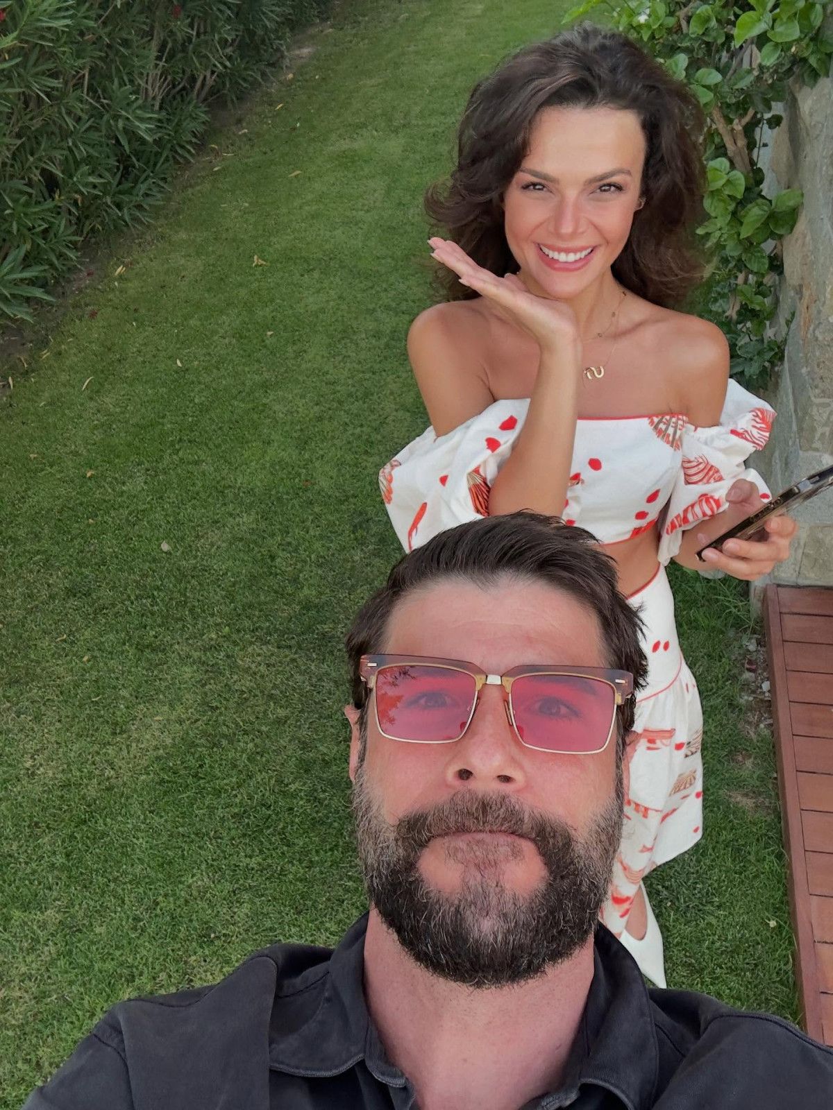 Gece Aşk Pozları: Sinem Ünsal ve Berk Cankat Mardin’de Yeniden Şaşırttı