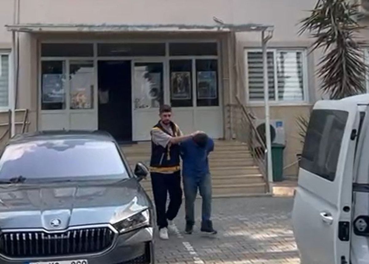 Gelin Arabasının Kaputuna Yatarak Bahşiş Peşinde Koşan Şüpheli Gözaltında