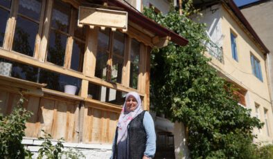 Gelin Geldiği Evi Kendi Evi Gibi Sahiplendi: Meyve Ağaçlarıyla Dolu Mahalle Sokağı