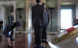 Japonya Prensesi Akiko Mikasa Anıtkabir’i ziyaret etti