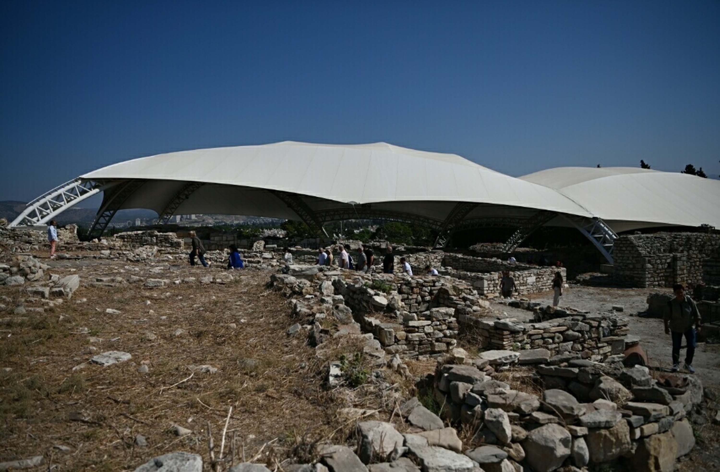 Kadıkalesi’nde Cam Şişeler ve Esansların Yeniden Canlanması: Tarih, Koku ve Turizm İçin Yeni Bir Başlangıç