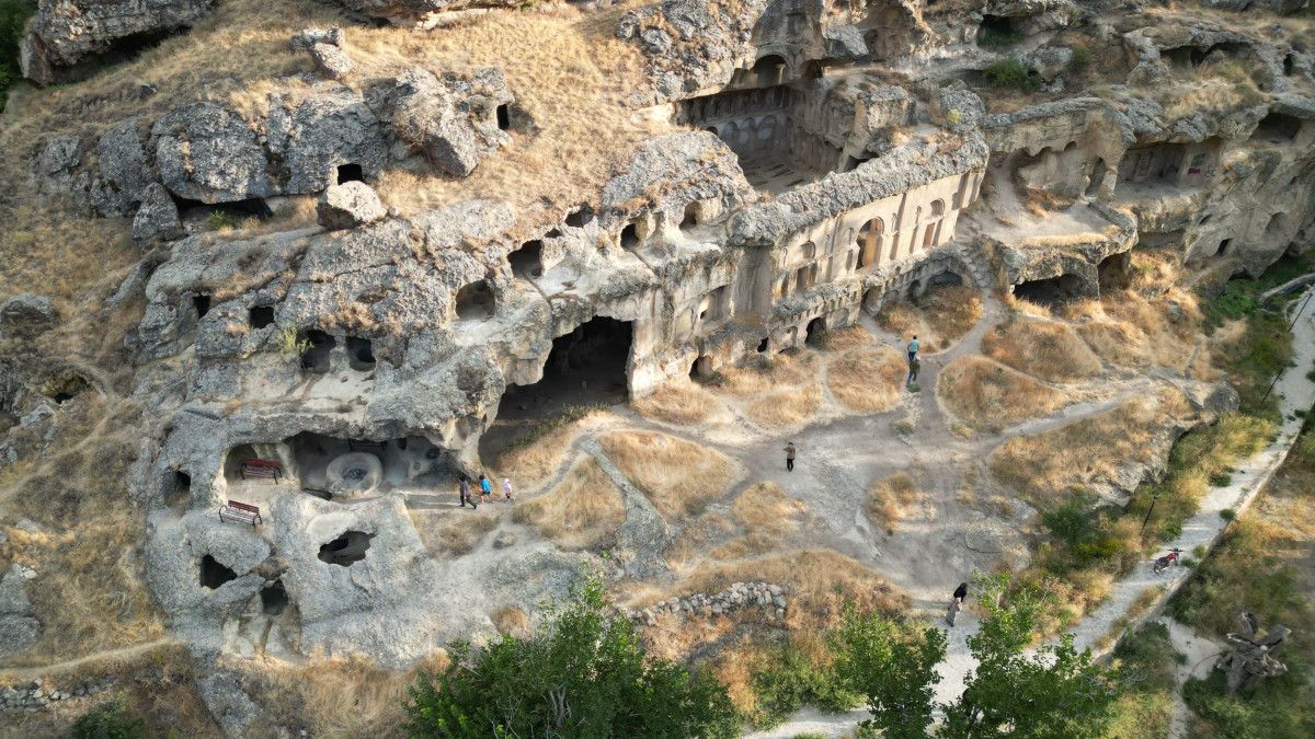 Kayadan Oyma Yapı: Alt Kilise, Üstü Camii Olarak Kullanılan 800 Yıllık Tarih