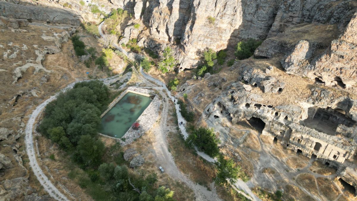 Kayadan Oyma Yapı: Alt Kilise, Üstü Camii Olarak Kullanılan 800 Yıllık Tarih