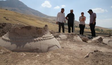 Kevenli Kalesi’nde Bu Yılki Kazılar: Pithoslar, Künk Sistemi ve Urartu Seramikleri Gün Yüzüne Çıktı
