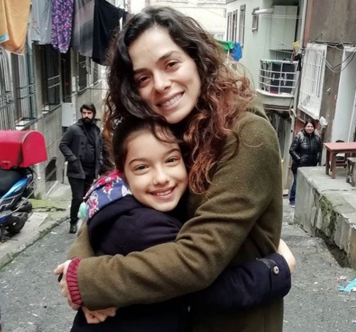 Kübra Süzgün: Kadın Dizisindeki Yükselişi ve Gerçekler