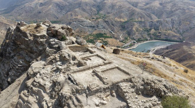 Palu Kalesi’nde Kazılar: 3 Bin Yıllık Geçmişe Işık Tutan Bulgular