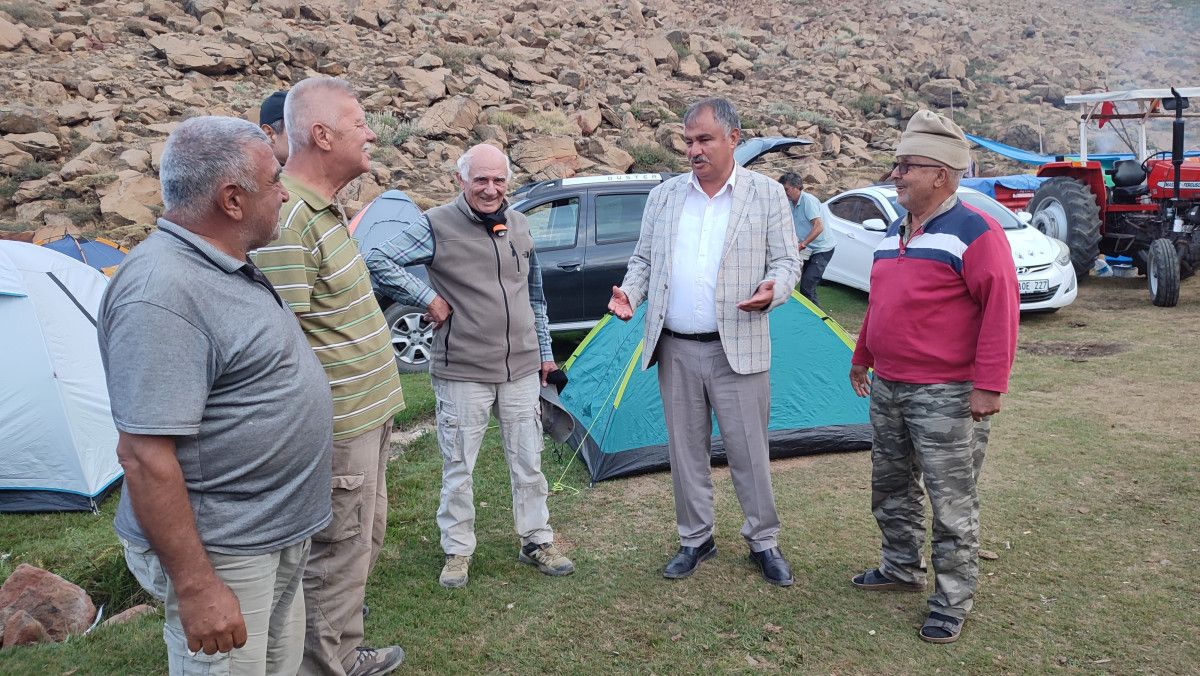 Sandıras Dağı Zirvesinde Kartal Gölü ve Eren Günü Gelenekleri Yeniden Yaşatıldı