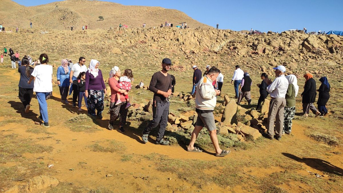 Sandıras Dağı Zirvesinde Kartal Gölü ve Eren Günü Gelenekleri Yeniden Yaşatıldı