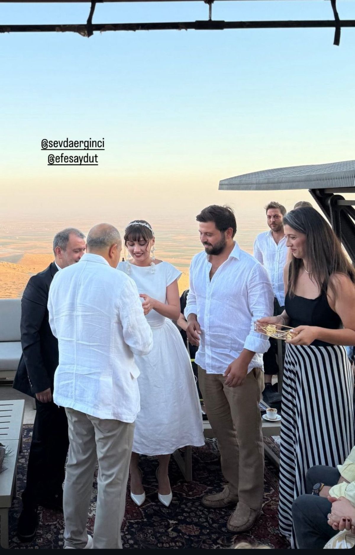 Sevda Erginci ve Efe Saydut: Nişan Töreninin Mutlu Anları